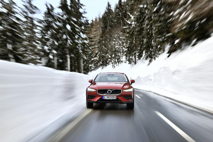  Volvo V60 D4 Cross Country 2018 года  (WW) (фото 26 из 49)